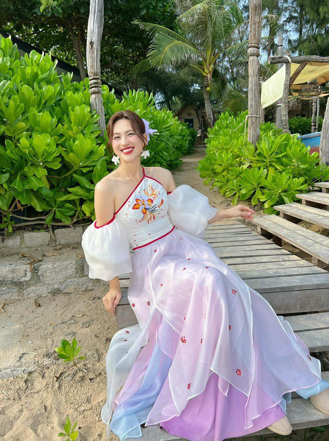 Với sắc vóc vượt trội, Phương Anh Đào tự tin "cân" nhiều trang phục khác nhau.