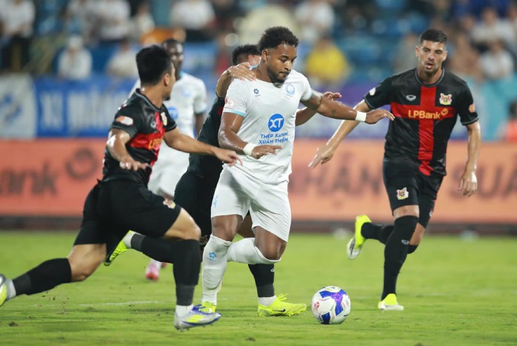 Xuân Son chơi cực kỳ nỗ lực