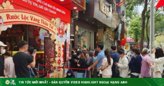 Giá vàng hôm nay mới nhất (1/3) tiếp đà tăng: Nhà vàng dừng bán, người mua vẫn xếp hàng xuyên trưa