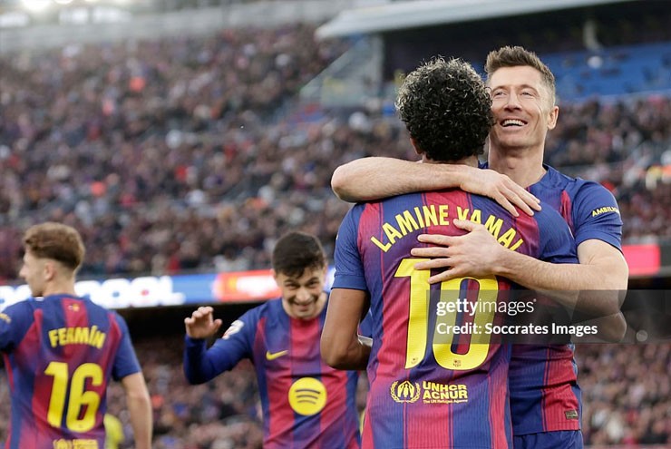 Barcelona thi đấu vào phom