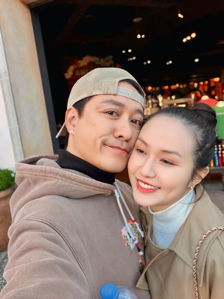 Ảnh sao 2/3: Thúy Hằng - Thúy Hạnh mặc bikini giữa trời tuyết - 5