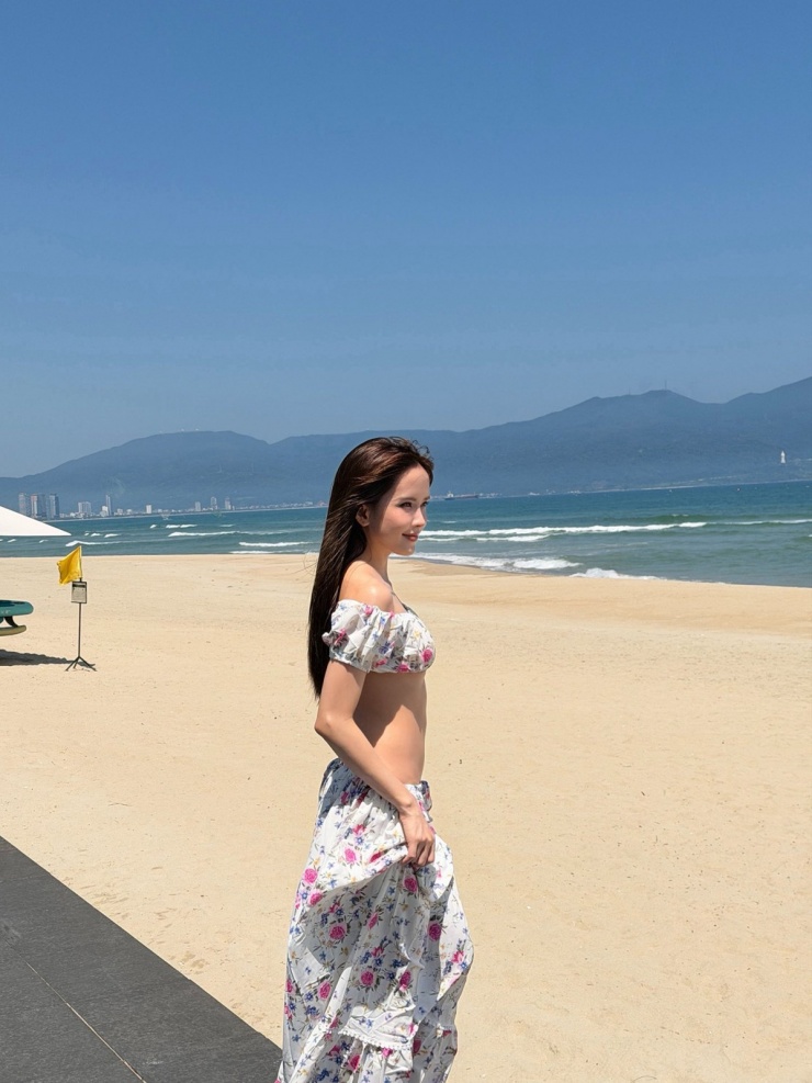 Ảnh sao 2/3: Thúy Hằng - Thúy Hạnh mặc bikini giữa trời tuyết - 6