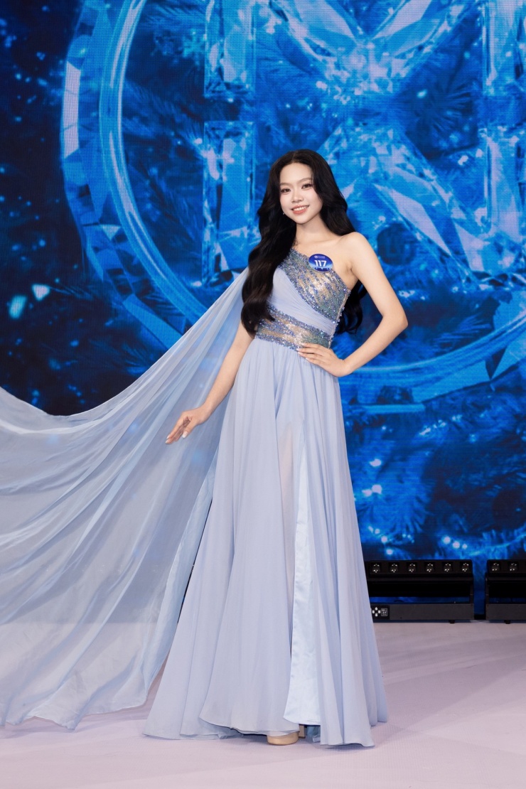 Người đẹp từng giành danh hiệu á khôi 2 Miss & Mister Đại học Văn Lang 2025. Cô cao 1m73, từng vào Top 5 Người đẹp Thời trang tại Miss World Vietnam 2025.