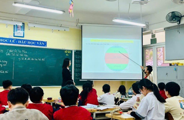 Một tiết học của cô và trò Trường THCS Phan Chu Trinh (phường Giảng Võ, Hà Nội). Ảnh minh hoạ.