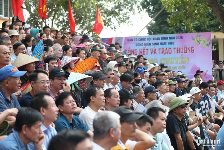 Tuyển thủ bóng chuyền 'càn quét' tiền thưởng tỉ đồng giải hội làng - 8