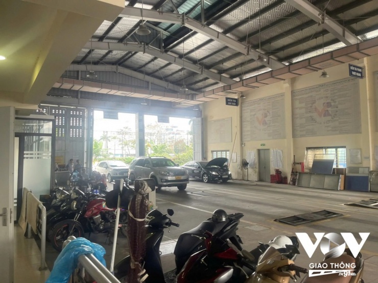 Câu chuyện về chuyển đổi số nói chung và trong lĩnh vực đăng kiểm nói riêng không còn xa lạ, nhưng hành trình đưa nó vào thực tế lại đang chứng kiến những vướng mắc nhất định.