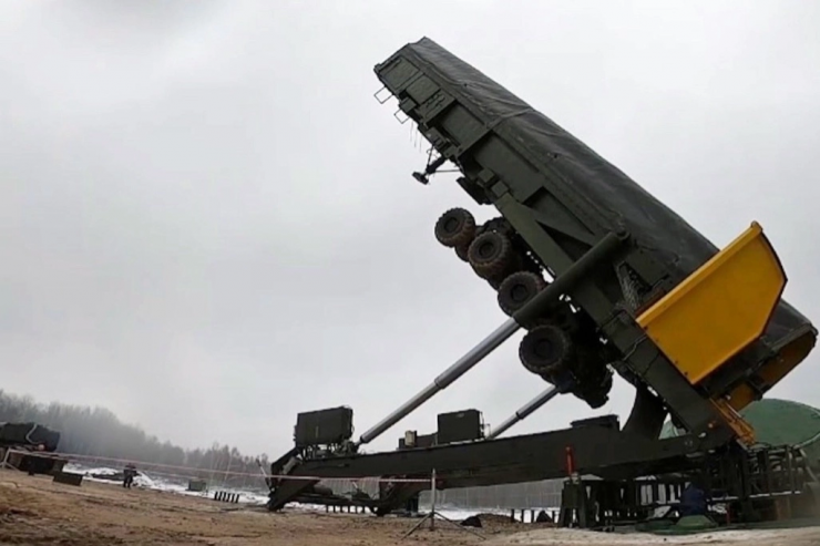 Tên lửa Avangard đang được nạp vào hầm chứa tại căn cứ tên lửa Dombarovsky. Ảnh chụp màn hình video của Nga, tháng 11/2022. Ảnh: Kyiv Post