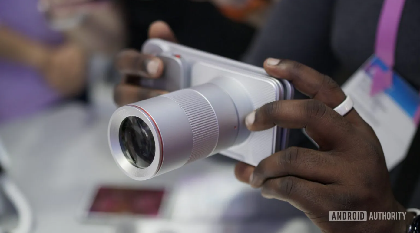 Điện thoại có khả năng kết nối với mô đun máy ảnh.