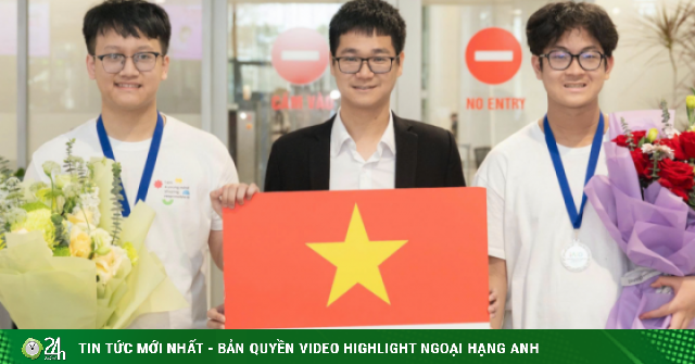 Một lớp chuyên Hà Nội giành cú đúp Huy chương Bạc Olympic Trí tuệ nhân tạo 2026