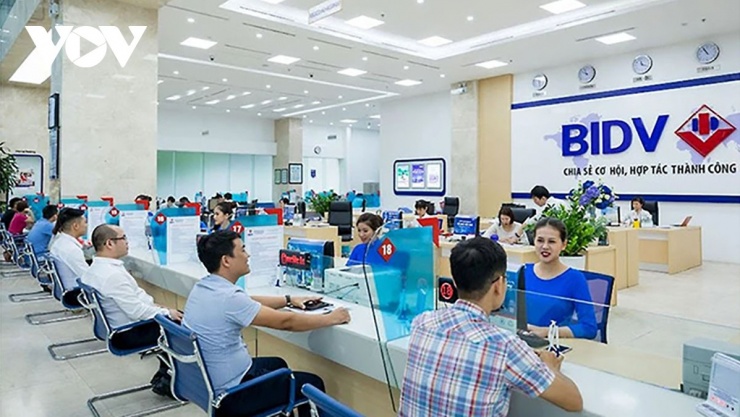 Lãi suất ngân hàng tăng: Gửi tiết kiệm lấy lãi hay mua vàng, cổ phiếu, nhà đất?