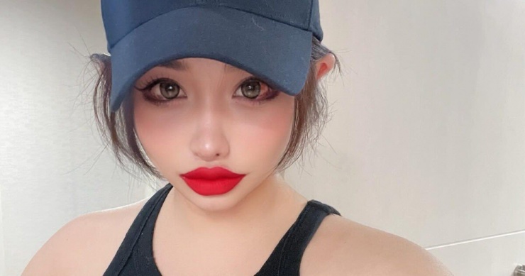 Ca sĩ Park Bom hiện tại.