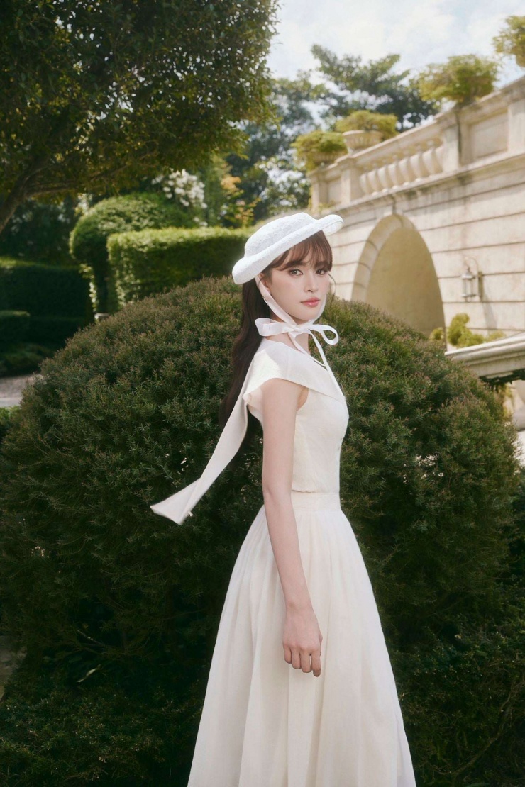 Không chỉ dừng lại ở danh hiệu hoa hậu, Tiểu Vy còn mạnh dạn thử sức với điện ảnh. Ảnh: FBNV