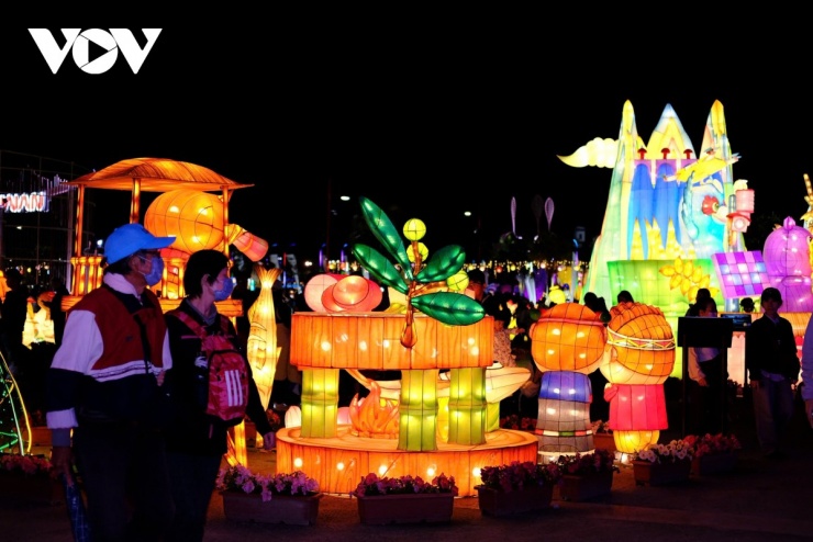 Từ nền tảng nông nghiệp và lâm nghiệp lâu đời, Gia Nghĩa dần định vị mình như trung tâm kết hợp nông nghiệp công nghệ cao, công nghiệp và đổi mới sáng tạo. Chính sự giao thoa giữa truyền thống và tương lai ấy đã tạo nên tinh thần chủ đạo cho không gian đèn lồng năm nay.