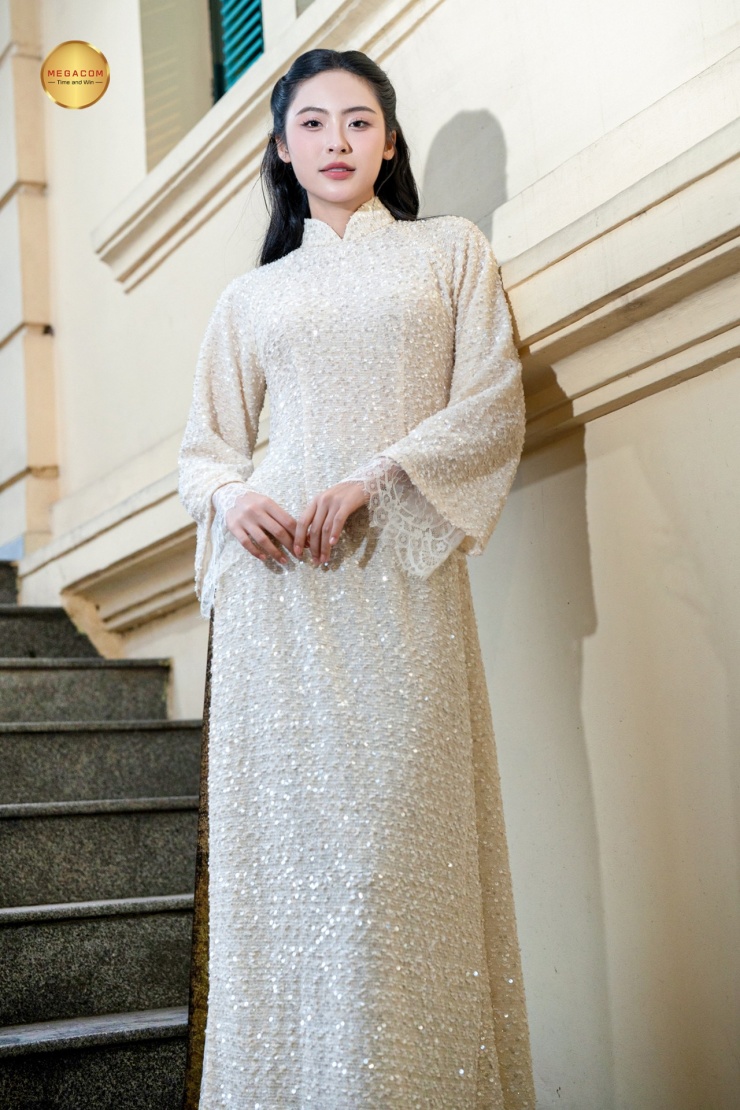 Sự thay đổi về cân nặng dường như không làm giảm đi sức hút của nàng á hậu, trái lại còn cho thấy hình ảnh một người đẹp tự tin, dám sống thật với bản thân.