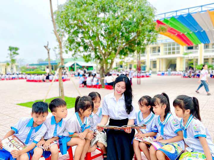Là giáo viên trực tiếp đứng lớp, Vy nhìn rõ những vấn đề của giáo dục vùng đồng bào dân tộc thiểu số.