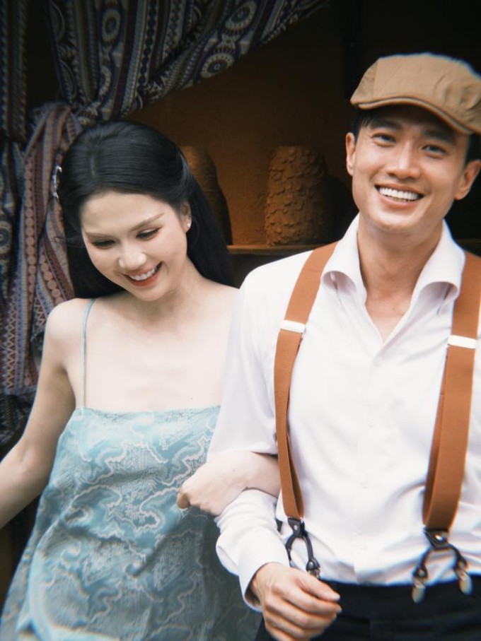 Quốc Trường tích cực đăng ảnh sánh đôi với Ngọc Trinh trên trang cá nhân.