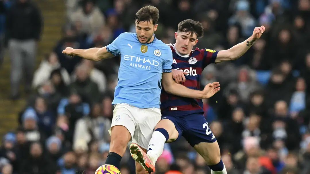 Tháng 1 năm ngoái Man City mua tân binh toàn từ ngoài Premier League, nhưng đã làm điều ngược lại với năm nay