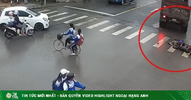 Xe tải tông xe máy điện, hai bà cháu thương vong