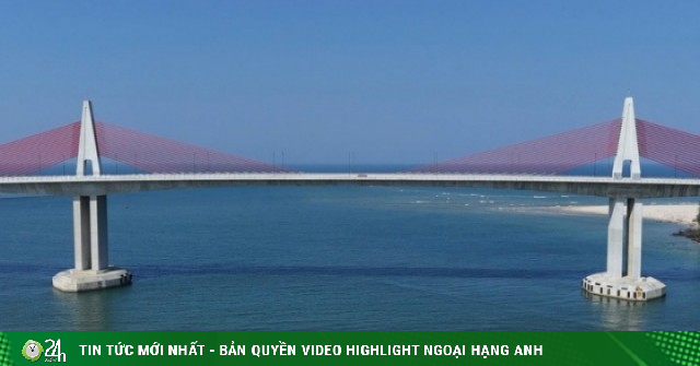 Cận cảnh cầu vượt biển dài nhất miền Trung đang chờ thông xe ở Huế