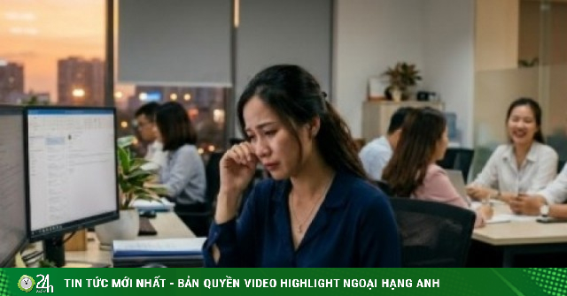 Mệt mỏi khi phải chạm mặt người yêu cũ nơi công sở mỗi ngày