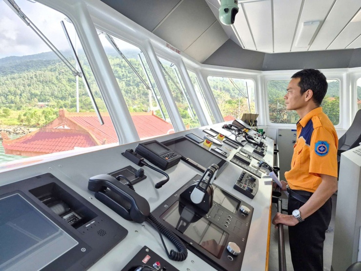 Hệ thống thiết bị trên tàu cho phép đội cứu hộ có thể làm việc hiệu quả trong các nhiệm vụ tìm kiếm và cứu nạn