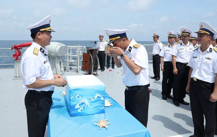 Nghi thức uống nước biển