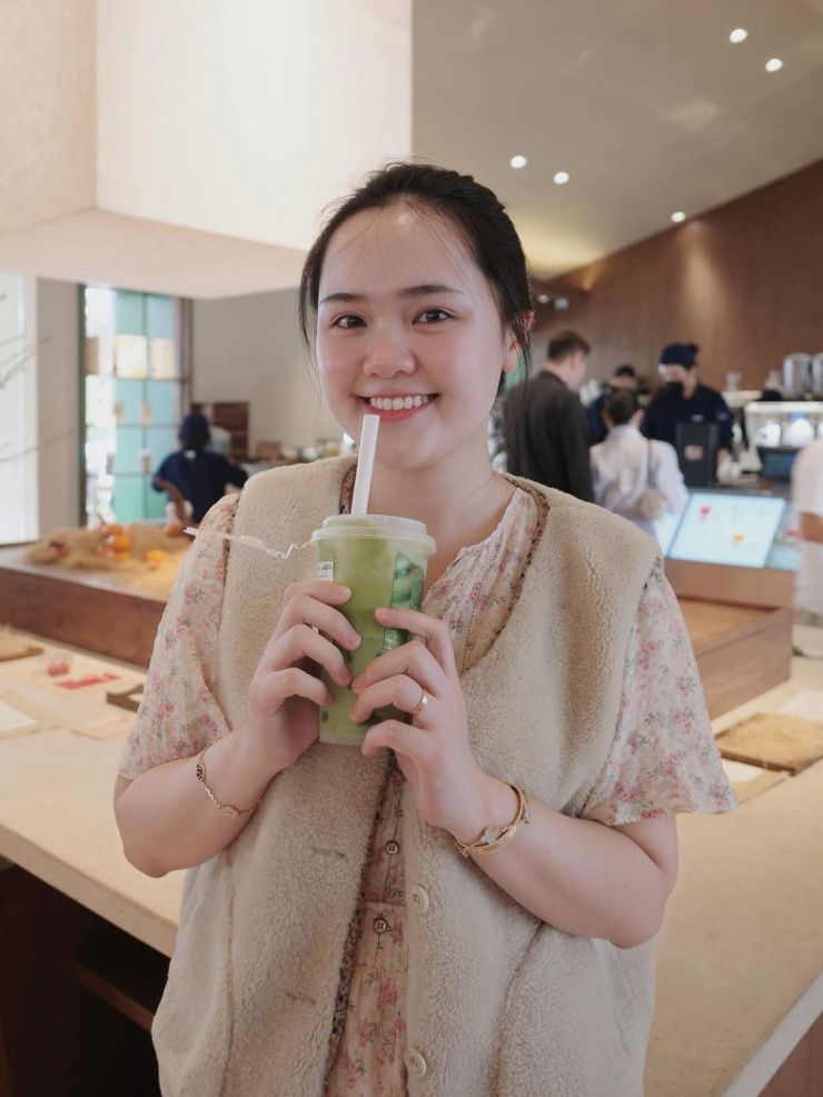 Ảnh sao 6/3: Vợ cầu thủ Duy Mạnh gọi mình là 'cô gái quê mùa' - 2