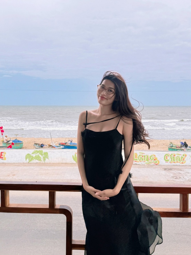 Ảnh sao 6/3: Vợ cầu thủ Duy Mạnh gọi mình là 'cô gái quê mùa' - 7