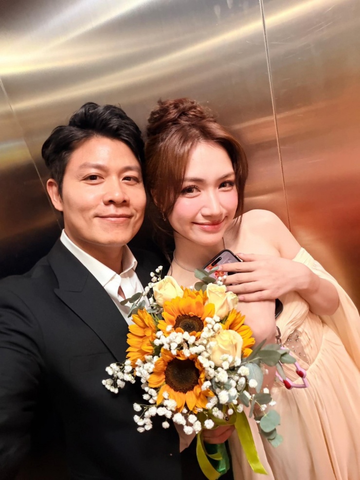 Ảnh sao 6/3: Vợ cầu thủ Duy Mạnh gọi mình là 'cô gái quê mùa' - 8