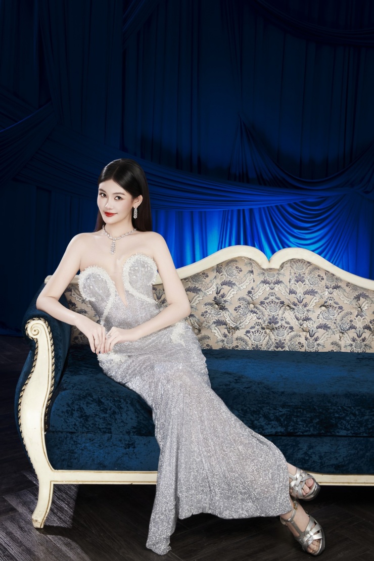 Thời gian qua, Ngân Anh duy trì cuộc sống năng động. Ngoài việc chăm con, cô vẫn đảm nhiệm công việc giảng viên, thường xuyên tham gia các sự kiện, làm giám khảo.