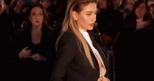 Con gái Michael Jackson tỏa sáng ở Tuần lễ thời trang Paris