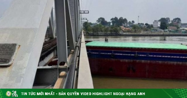 Sà lan va vào mố cầu Ghềnh ở Đồng Nai, có người bị thương được đưa đi cấp cứu