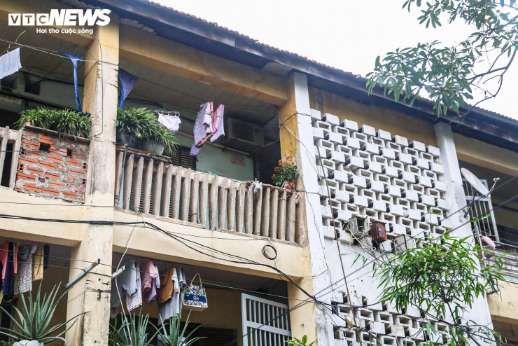 Theo dự thảo phương án cải tạo, khu tập thể hiện hữu sẽ được thay thế bằng tổ hợp gồm 3 tòa nhà cao 34 tầng. Trong đó, tầng 1 bố trí các chức năng dịch vụ, thương mại, phòng trực phòng cháy chữa cháy, ban quản lý và khu vực gửi trẻ.