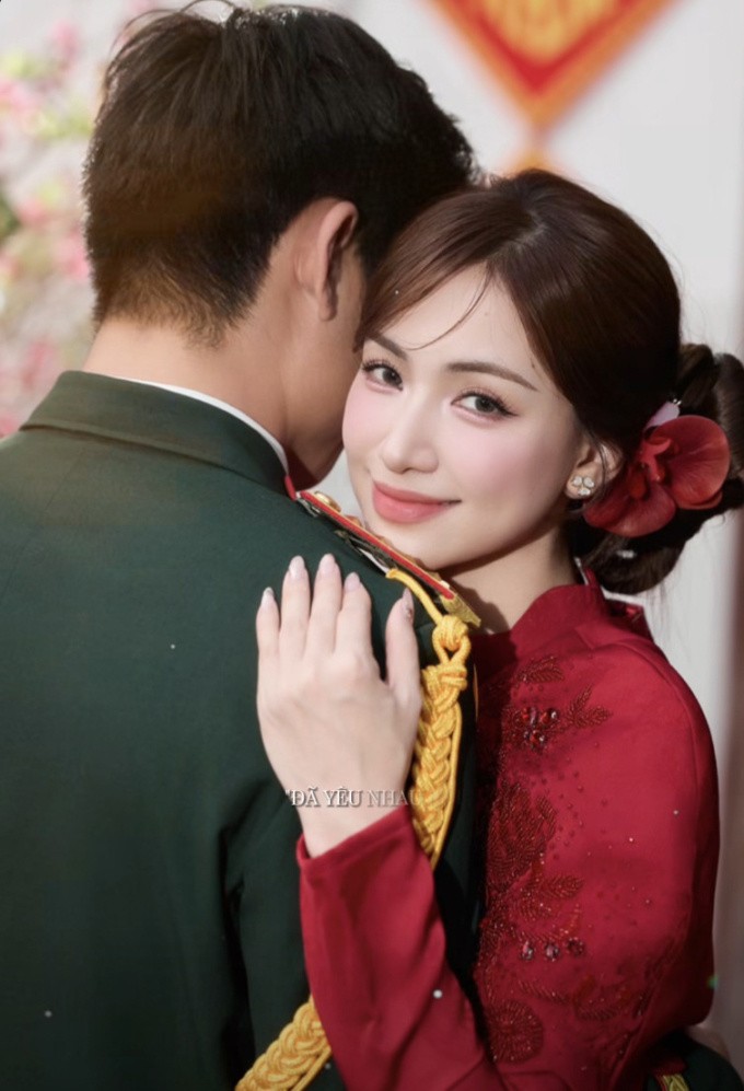 Hòa Minzy bên bạn trai dịp Tết Bính Ngọ.