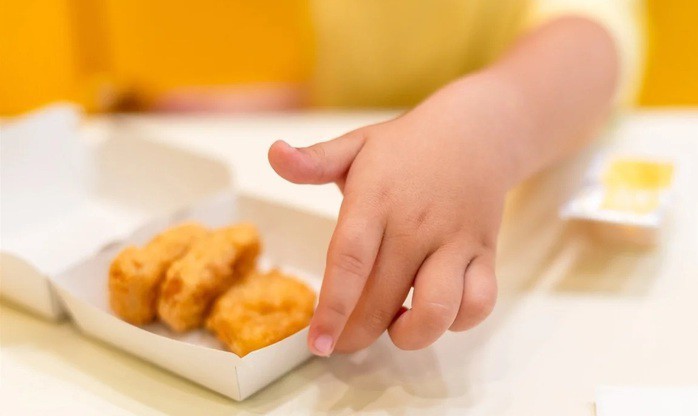 Nạp quá nhiều những món ăn này, trẻ dễ "tăng động" - 1