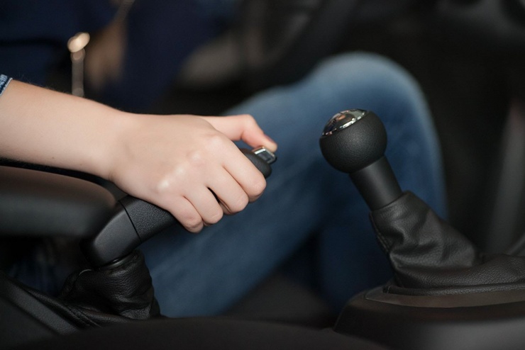 10 thói quen sử dụng ô tô sai cách mà nhiều tài xế Việt đang mắc phải - 2