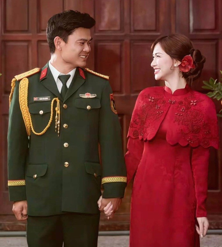 Đại uý Văn Cương và Hoà Minzy có 4 năm yêu nhau kín tiếng.