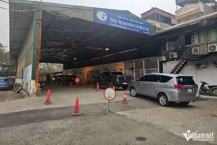 Nhiều chủ xe lo lắng vấn đề "đạp hết chân ga" khi đi đăng kiểm nhưng vấn đề này đều đã được các đơn vị giải thích rõ ràng. Ảnh: Ngô Minh