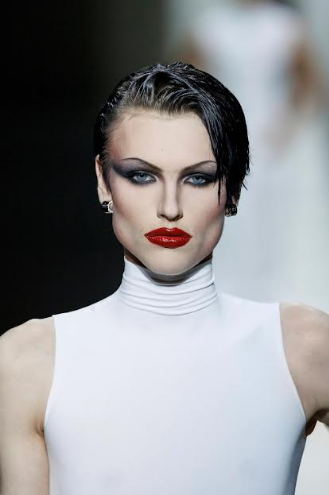 Phong cách trang điểm "party girl" thời Y2K trở lại, có khó bắt trend không? - 6