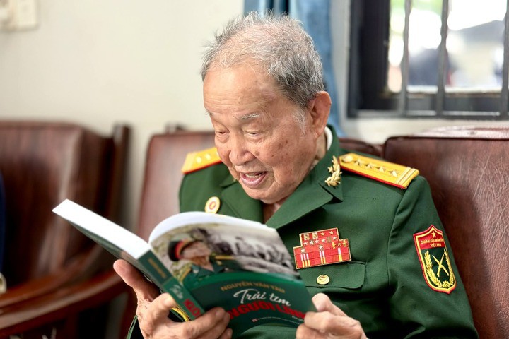 Đại t&aacute; Nguyễn Văn T&agrave;u (Huyền thoại t&igrave;nh b&aacute;o Tư Cang) ở tuổi 98.