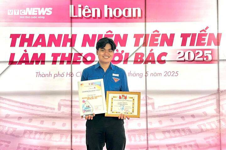  Trần V&otilde; Minh Tr&iacute; t&iacute;ch cực tham gia phong tr&agrave;o Đo&agrave;n trường.  