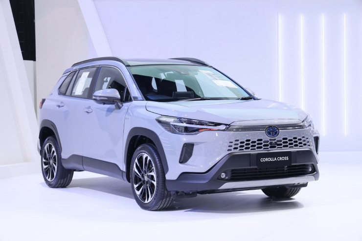 Nên chọn VinFast V7 hay Toyota Corolla Cross trong tầm giá dưới 1 tỷ đồng? - 2