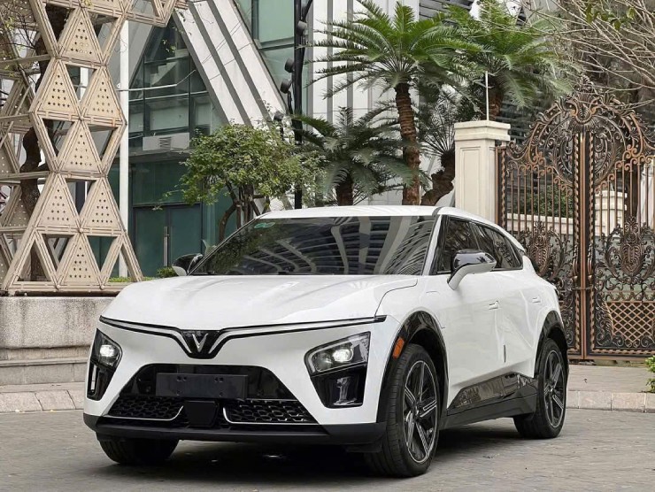 Nên chọn VinFast V7 hay Toyota Corolla Cross trong tầm giá dưới 1 tỷ đồng? - 1