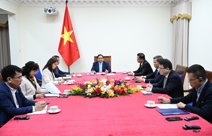Thủ tướng Phạm Minh Ch&iacute;nh điện đ&agrave;m với Thủ tướng ki&ecirc;m Bộ trưởng Bộ Ngoại giao Qatar. Ảnh: Nhật Bắc