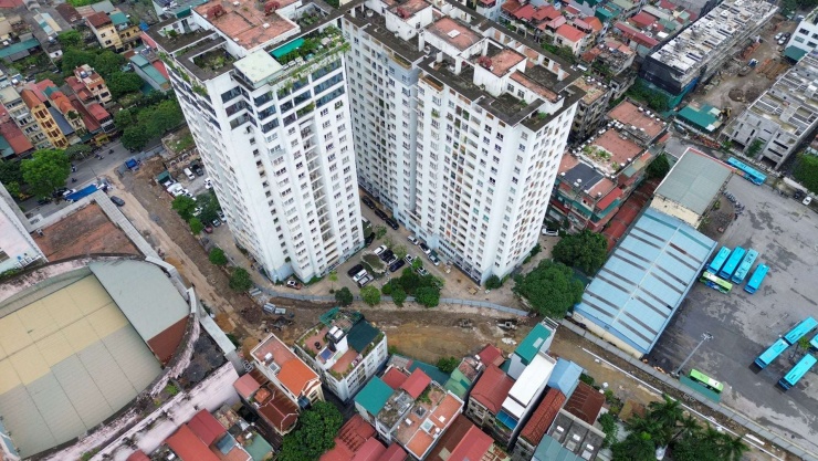 L&atilde;i suất vay mua nh&agrave; tăng l&ecirc;n 12 - 14%/năm khiến nhiều nh&agrave; đầu tư sử dụng đ&ograve;n bẩy t&agrave;i ch&iacute;nh buộc phải c&acirc;n nhắc b&aacute;n bớt t&agrave;i sản.