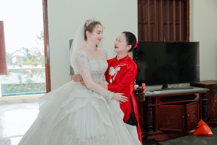 Jennifer và mẹ chồng trong đám cưới 