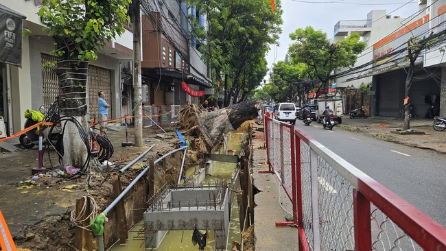 Sáng 10-3, lực lượng chức năng đã rào chắn, tạm phong tỏa khu vực