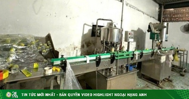 Triệt phá cơ sở 'biến' nước lã và 'axit trôi nổi' thành dấm ăn số lượng lớn