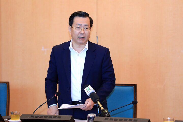 Giám đốc Sở Công Thương Hà Nội Võ Nguyên Phong báo cáo tại hội nghị.