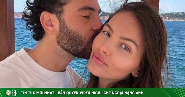 'Cô gái đẹp nhất thế giới' nhận lời cầu hôn